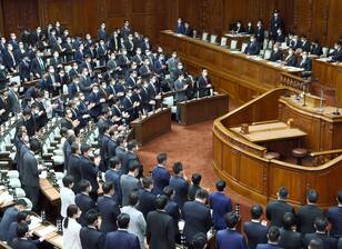 衆院本会議で新疆ウイグル等における人権状況に対する決議案が賛成多数で可決された=1日午後、衆院本会議場(矢島康弘撮影)