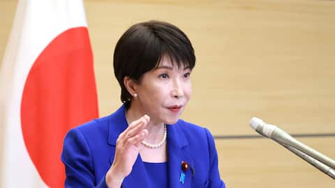 政権発足から1年を迎え、記者団の取材に応じる高市早苗首相=10月21日午後、首相官邸(春名中撮影)