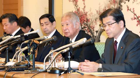 皇族数確保策に関する全体会議を終え会見する(左から)福山哲郎参院副議長、関口昌一参院議長、森英介衆院議長、石井啓一衆院副議長=10日午後、衆院議長公邸(松井英幸撮影)
